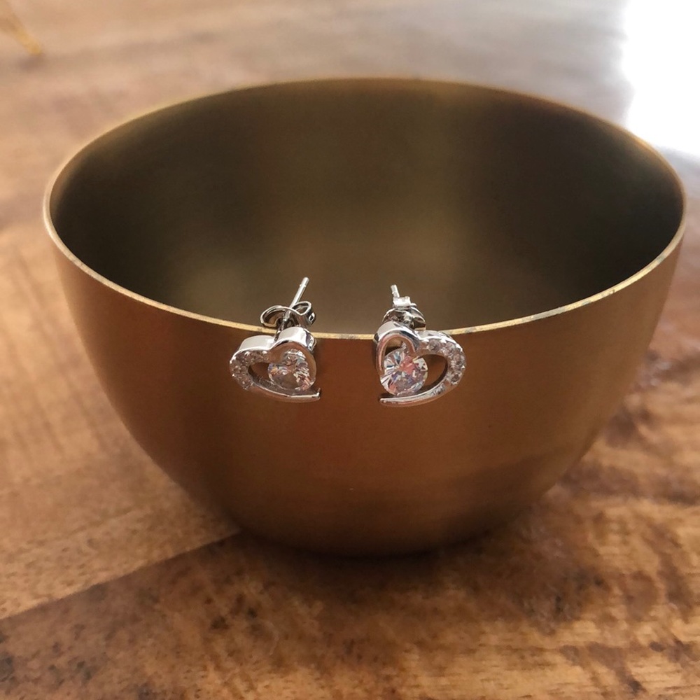 Heart stud earrings